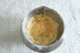 7、打好的黄油糊。