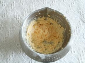 7、打好的黄油糊。