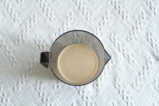 12、搅打均匀后过筛。