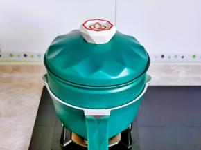 冷水上锅中火蒸12分钟。