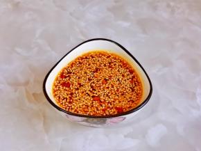 加入盐，酱油，醋，火锅蘸料搅拌均匀。