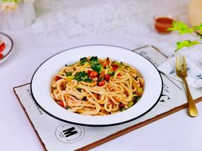 用火锅蘸料拌面太嗲了。