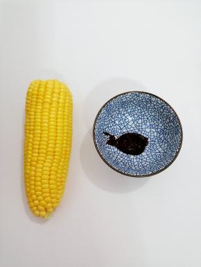 甜玉米和蒜蓉辣酱