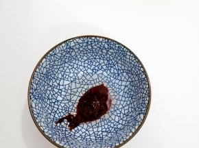 蒜蓉辣酱里加入油拌均匀