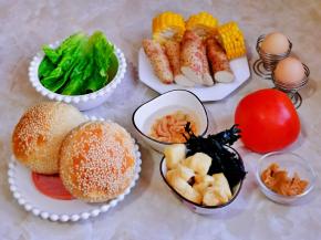 准备食材，虾米冷水冲洗干净，加入料酒泡五分钟。