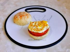 加入培根，番茄，鸡蛋。