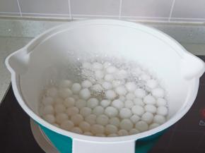 小圆子煮至漂浮。