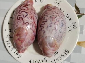 这就是新鲜的牛蛋！看着纹路是不是有点吓人啊！