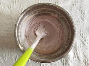 然后把粉类筛入。