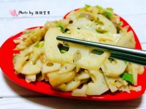 莲藕入口脆嫩爽口微微带着点酸酸的味道