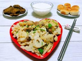搭配小餐包、牛奶、牛肉干一起吃太棒了