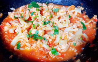 番茄花菜完全入味后撒上香菜即可出锅享用