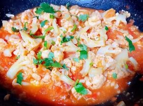 番茄花菜完全入味后撒上香菜即可出锅享用