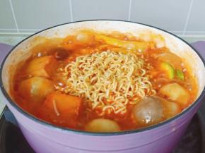 泡面煮熟就可以。