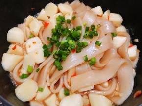 出锅前撒上葱花