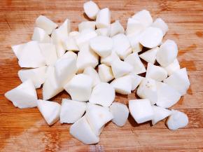 山药去皮洗净切成小块