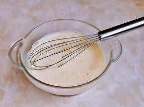 手动打蛋器打至均匀。