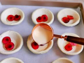 再加入蛋挞液。