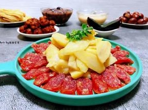 茭白炒腊肠也是宴客的必备拿手小菜噢