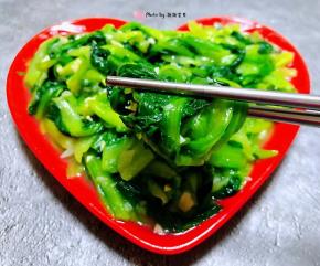 小白菜入口清淡爽口带有一点点蒜香超级棒