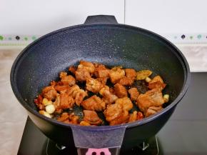 小火翻炒均匀。