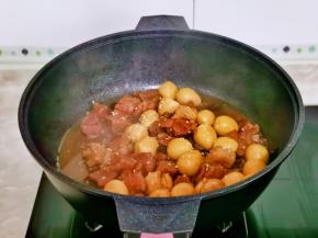 大火收汁至浓稠，有点汤汁更好吃。