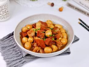 盛出装盘撒上葱花。