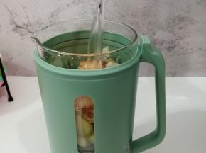 加入适量的水