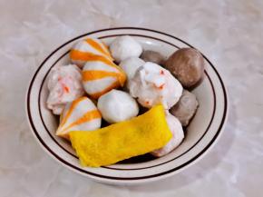 各种火锅丸子蛋饺一份。