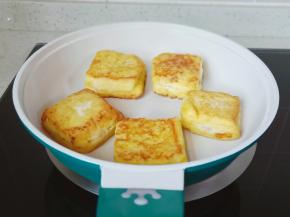 煎到两面金黄即可（每个面都要煎到位）