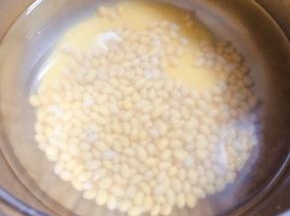 放入黄豆一起大火煮起来