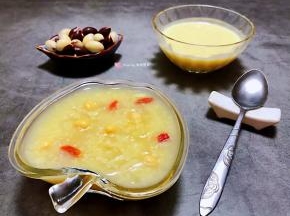 银耳黄豆枸杞小米粥的营养价值非常丰富