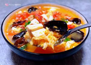 豆腐入口即化混搭着酸酸甜甜的西红柿汤汁好吃极了