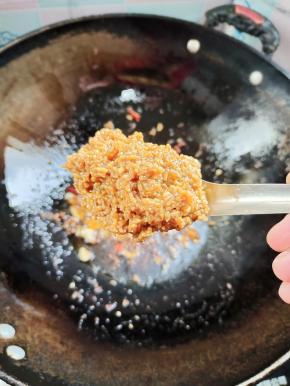 加入一勺醪糟，炒出酒香味！