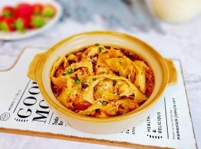 加入煮好的馄饨拌均匀就可以。