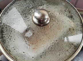 水开，放入蒸锅中，大火蒸15分钟即可！