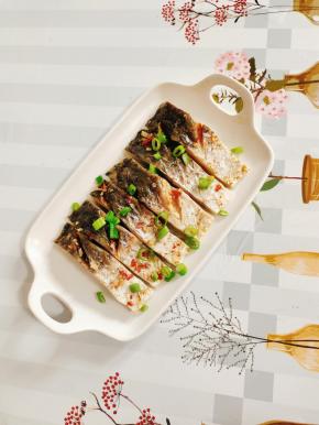 一盘诱人的蒸腊鱼(咸鱼干)就做好了，喜欢的赶紧一起来学起来吧！