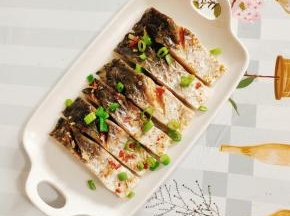 一盘诱人的蒸腊鱼(咸鱼干)就做好了，喜欢的赶紧一起来学起来吧！