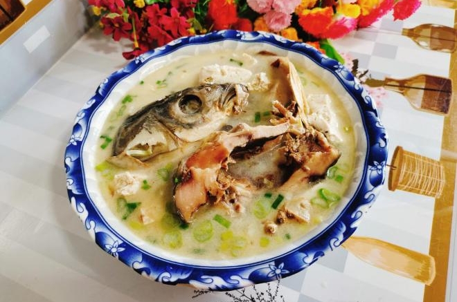 腊鱼头豆腐汤