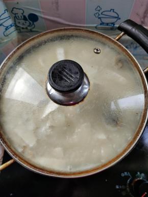 煮开，再继续小火慢炖半个小时！