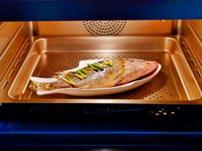 入蒸箱100度蒸18分钟。焖2分钟。