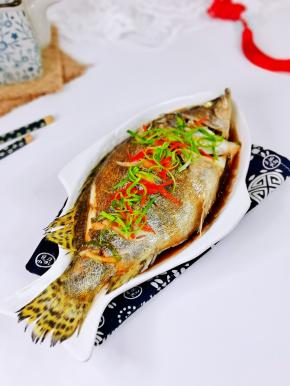 鱼肉嫩滑入味。