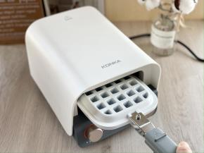 把华夫饼盘推入早餐机，设定大火，时间5分钟。