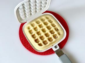 华夫饼烤好了，香喷喷，用同样的方法把所有的面糊都烤完。