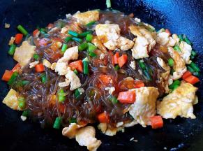 炒至食材完全入味即可出锅享用