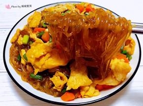粉条入口香浓劲道爽滑混搭鸡蛋的香味让人回味无穷