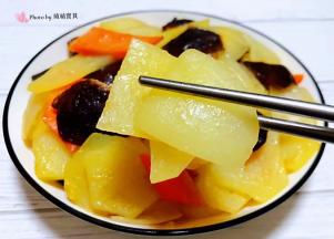 土豆混搭洋葱入口鲜嫩爽口外加香菇独有的香味好吃极了
