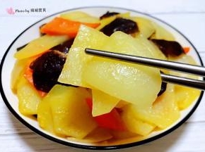 土豆混搭洋葱入口鲜嫩爽口外加香菇独有的香味好吃极了
