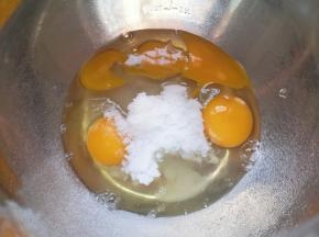 加入绵白糖。