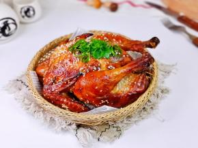 芝麻辣酱烤全鸡。